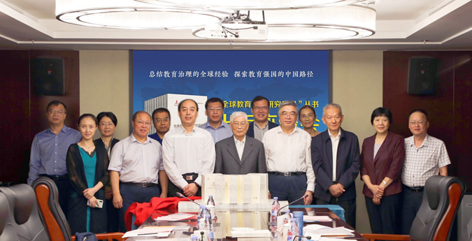 合影 帶背景.jpg 合影 帶背景.jpg